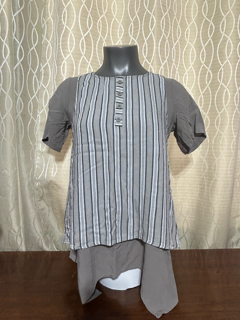 Women's Piccadilly Gray Striped Layered Short-Sleeve Tunic Top